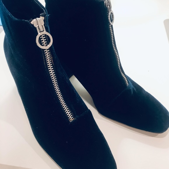 Blue velvety booties excellent condition - Picture 2 of 5